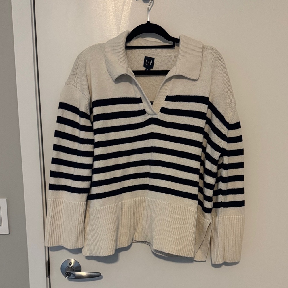 GAP Women's V-Neck Sweater - Black and Cream Stripes